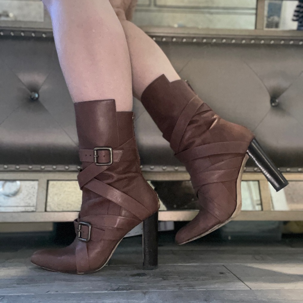 Manolo Bliahnik Leather Boots Size 7